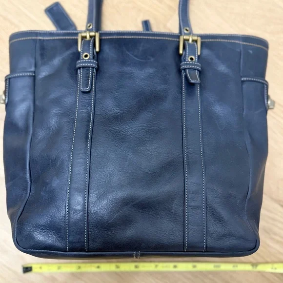 Coach Vintage Hamptons Shoulder/Tote Leather Bag in Navy w/ Embossed Logo - Picture 6 of 12